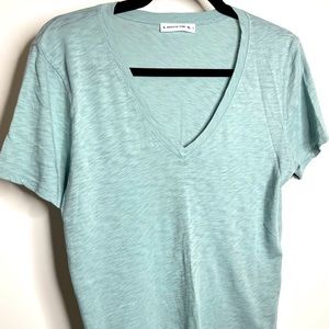 AIRY SUPIMA V-NECK TEE